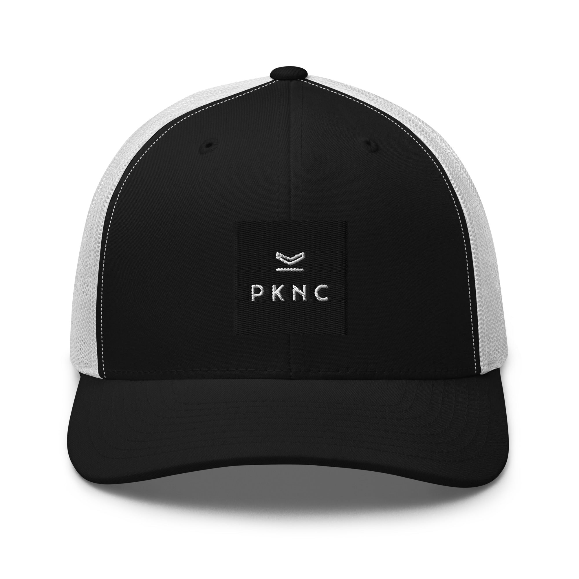casquette noire et blanche PKNC